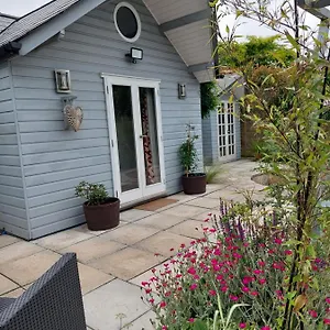 Apartment Private Garden In Christchurch, Dorset For 4 - Dogs Welcome!, Holdenhurst